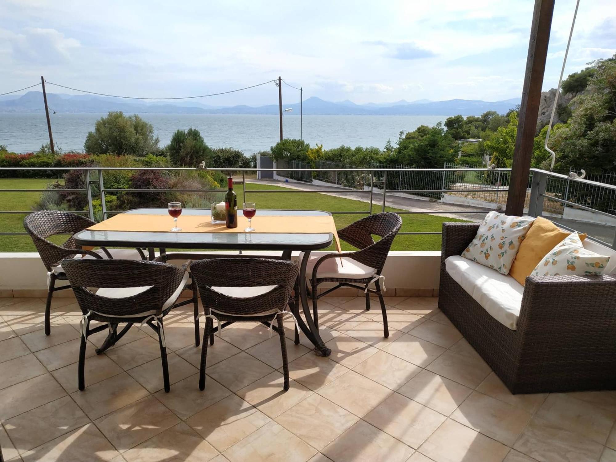 Beautiful House By The Sea,Loutraki Skaloma. Villa Exterior photo